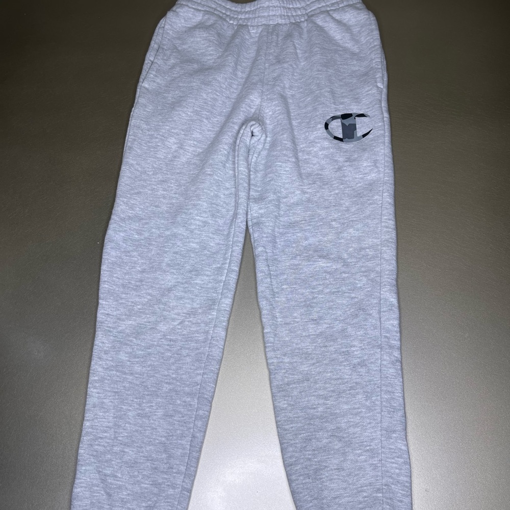 Champion Boys Youth size M
